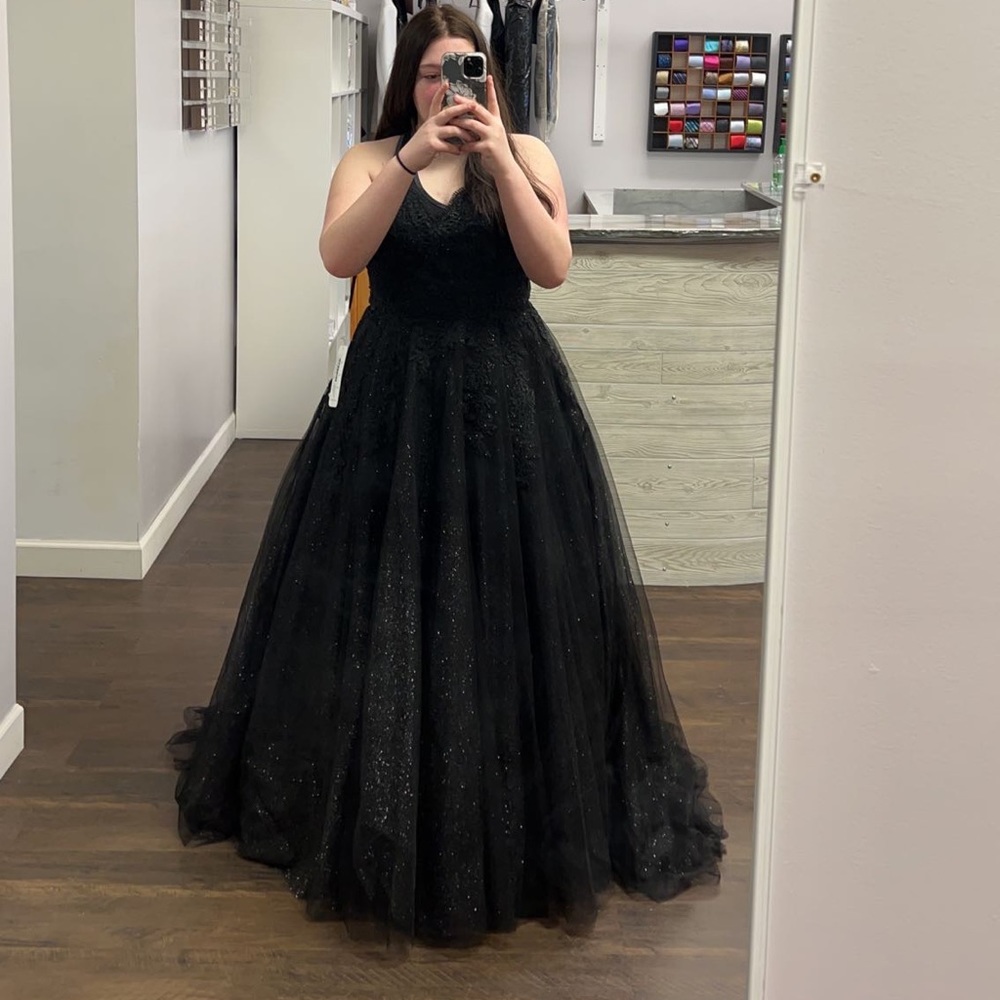 Prom Dress - Picture 2 of 5